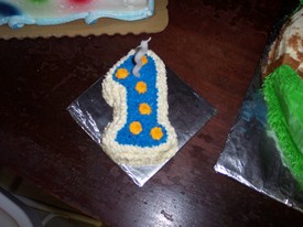 Sat May 20 12:38:21 2006

The original cake for Andrew, thawed and ready.  They both turned out just fine.