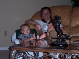 Fri Oct  6 20:06:24 2006

Just chilling out with Mom right before bed-time.