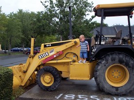 Thu 02 Aug 2007 09:54:34 AM

Can you hear him singing the 