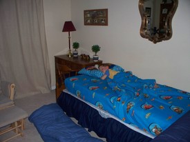 Wed 07 Jan 2009 10:53:25 PM

Dad moved the crib bed into the 