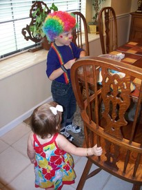 Fri 03 Sep 2010 08:03:17 AM

Gracie seems confused by Andrew's dress for circus day at school.