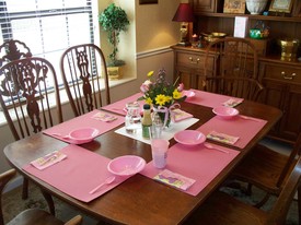 Sat 27 Mar 2010 11:53:47 AM

Food for Gracie's birthday party came from the Olive Garden.